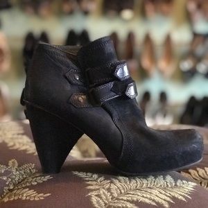 Mike & Chris modern Strappy Velcro bootie